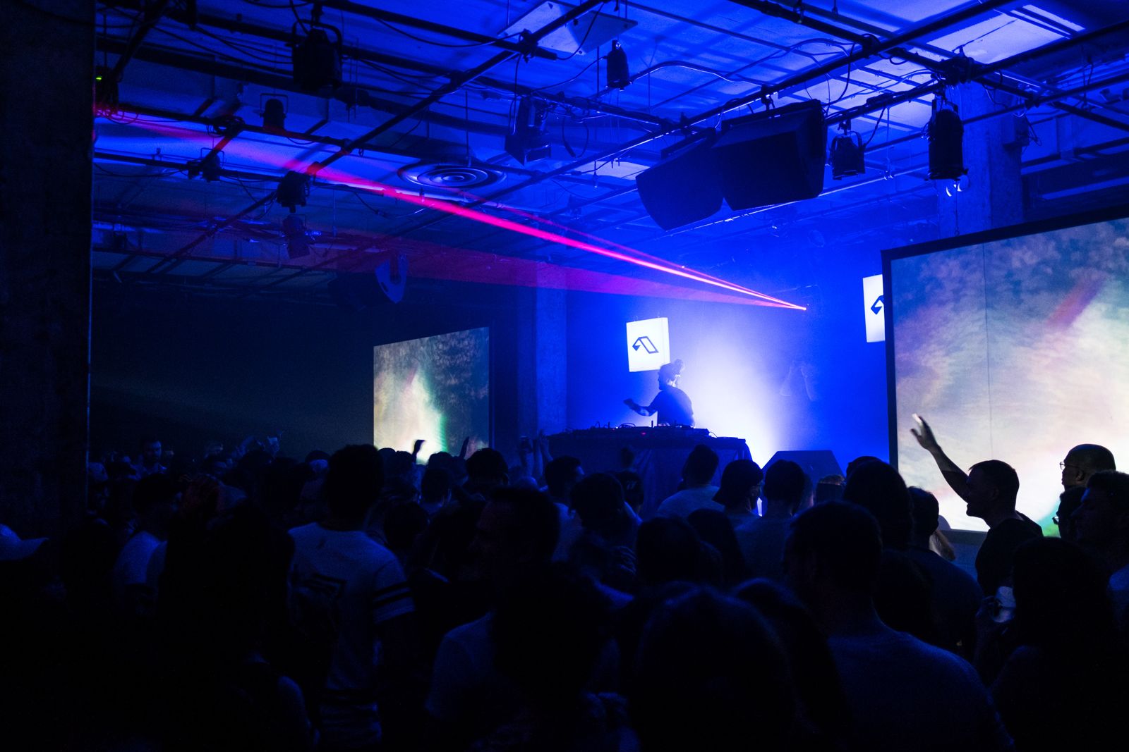 anjunadeep showcase montreal sat neon kora jody luttrell 16 bit lollitas