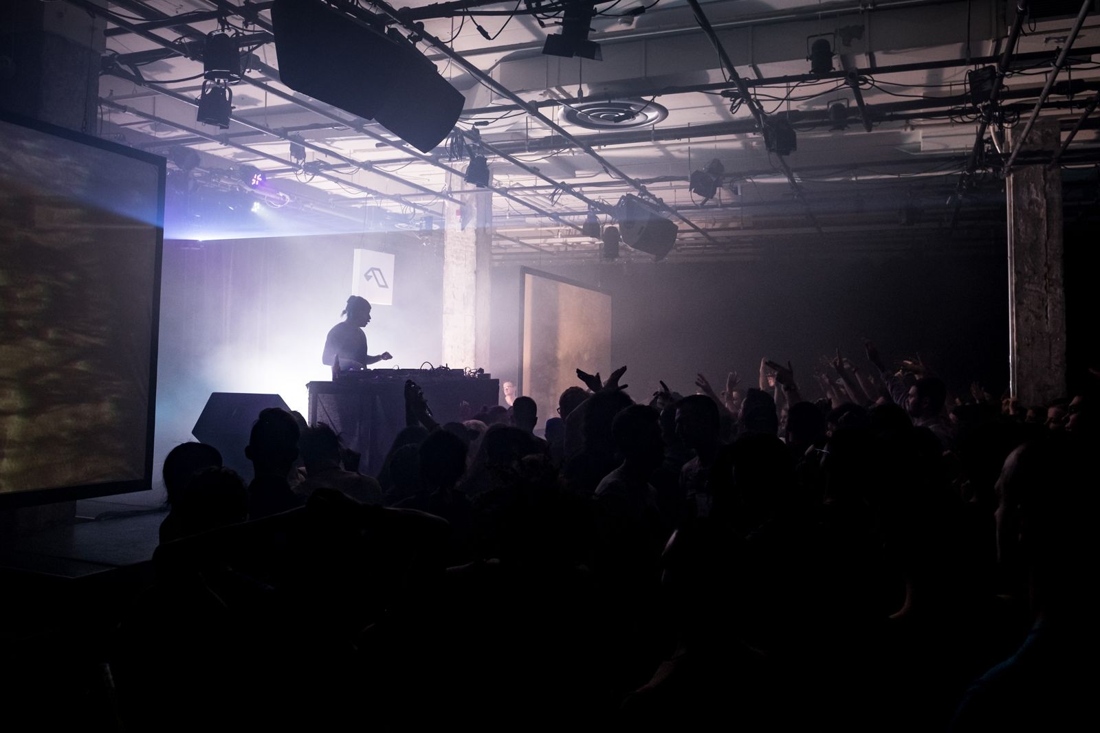 anjunadeep showcase montreal sat neon kora jody luttrell 16 bit lollitas